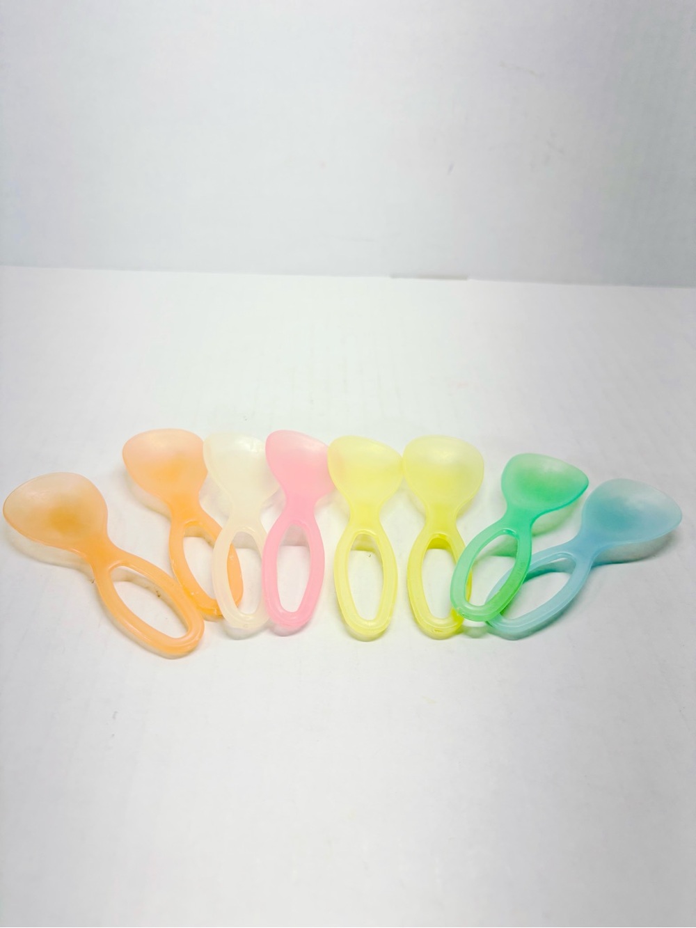 Tupperware 1950’s Pastel Plastic Toddler/Baby Safety-8 Spoons Open Handle